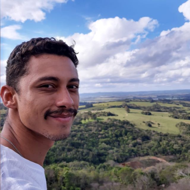 Rafael Atencio Fernandes, militante de causas sociais e LGBTs, organizado pelo Coletivo Juntos, PSOL E MES, Graduando em Serviço Social pela Universidade Católica de Pelotas e Auxiliar Administrativo no Hospital Miguel Piltcher. Acredita em um  "conjunto de atividades econômicas – de produção, distribuição, consumo, poupança e crédito – organizadas sob a forma de autogestão.